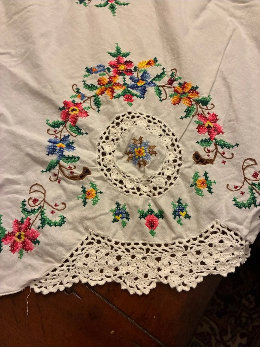 White Embroidered Floral Tablecloth - Multicolor Accents with 11 napkins